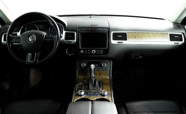 Volkswagen Touareg - Фото 7