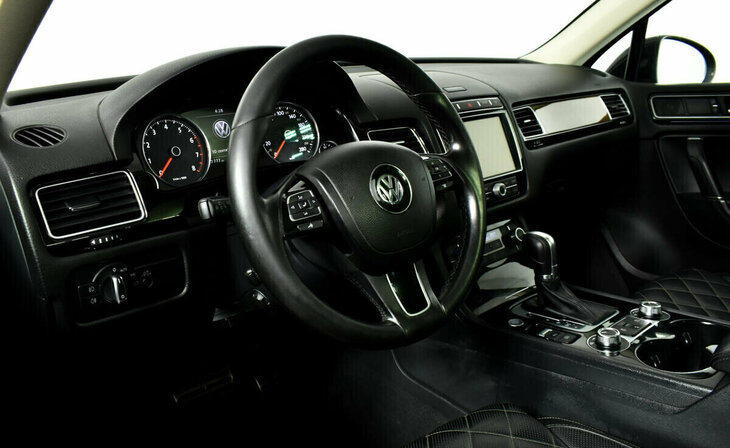 Volkswagen Touareg - Фото 6