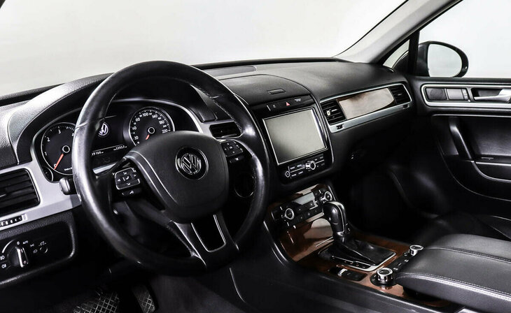 Volkswagen Touareg - Фото 8