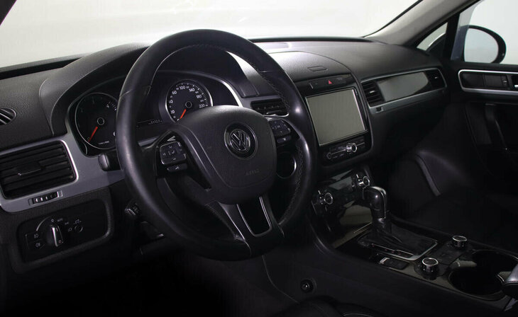 Volkswagen Touareg - Фото 6