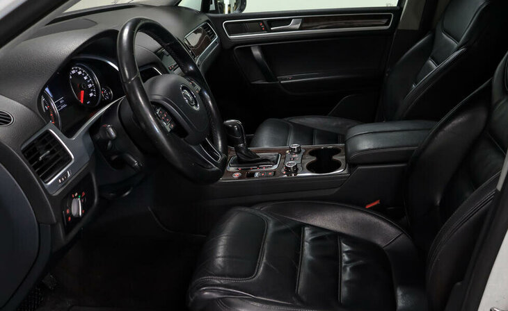 Volkswagen Touareg - Фото 5