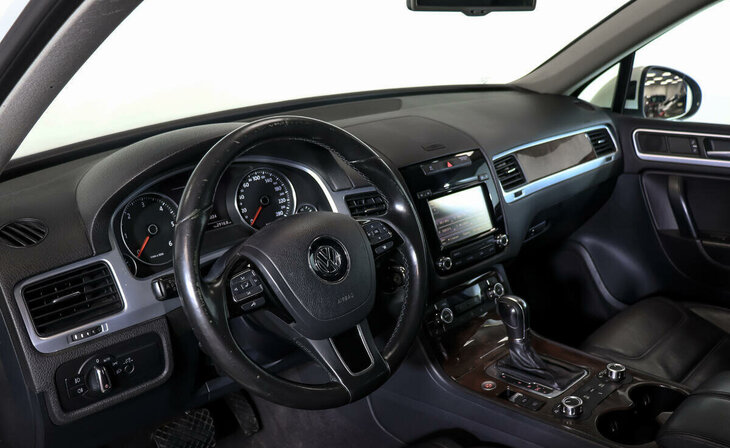 Volkswagen Touareg - Фото 6