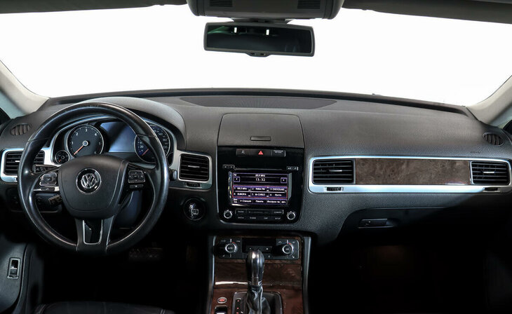 Volkswagen Touareg - Фото 8