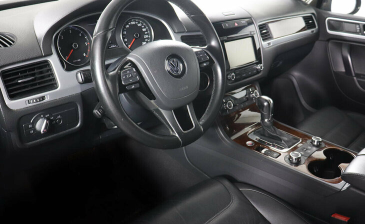 Volkswagen Touareg - Фото 6
