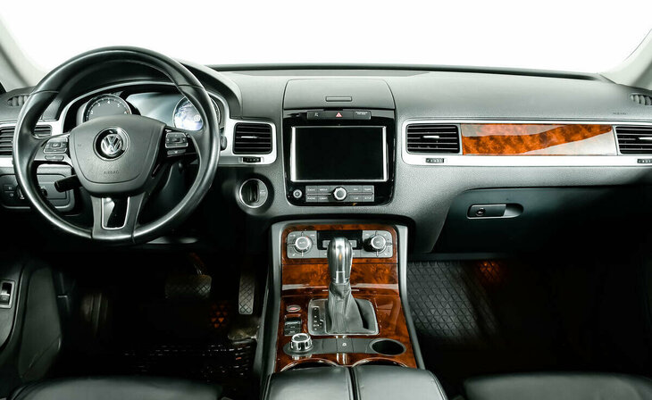 Volkswagen Touareg - Фото 6