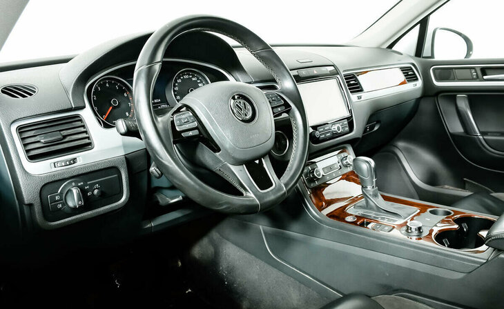 Volkswagen Touareg - Фото 7