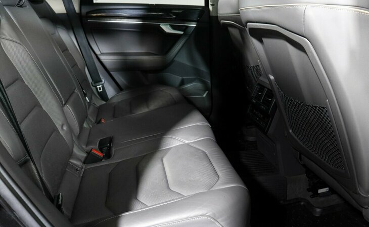 Volkswagen Touareg - Фото 14