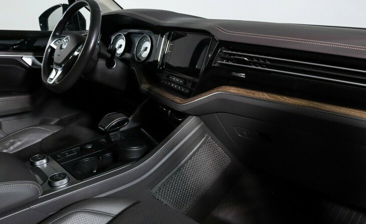 Volkswagen Touareg - Фото 5