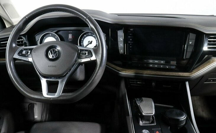 Volkswagen Touareg - Фото 7