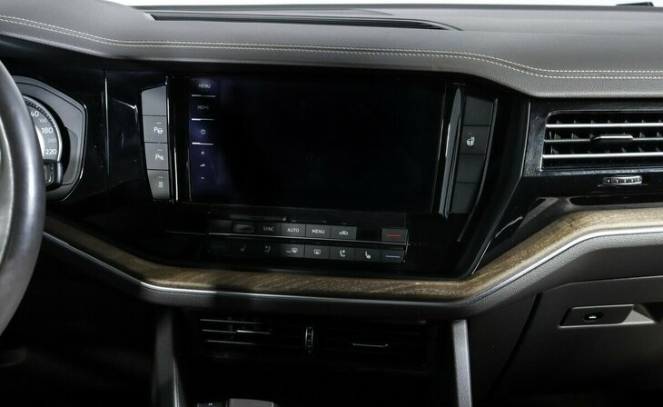 Volkswagen Touareg - Фото 8