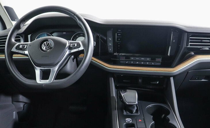 Volkswagen Touareg - Фото 6