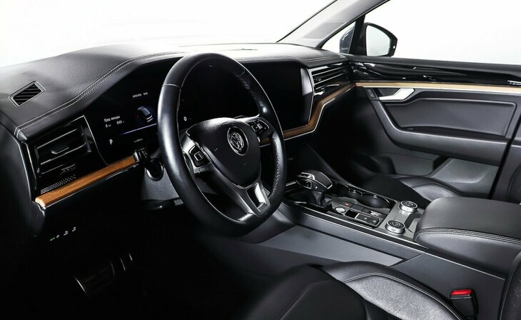 Volkswagen Touareg - Фото 10