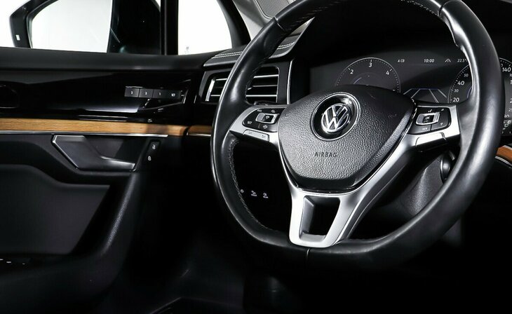 Volkswagen Touareg - Фото 11