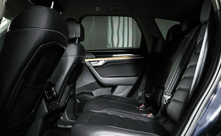 Volkswagen Touareg - Фото 20
