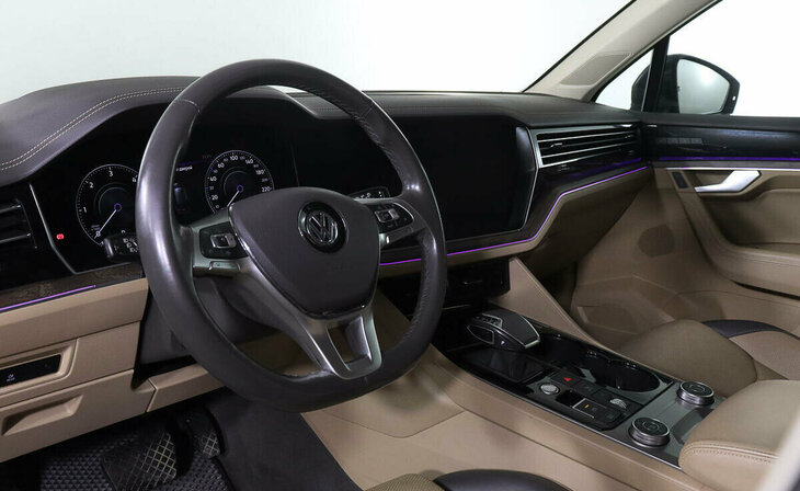 Volkswagen Touareg - Фото 9