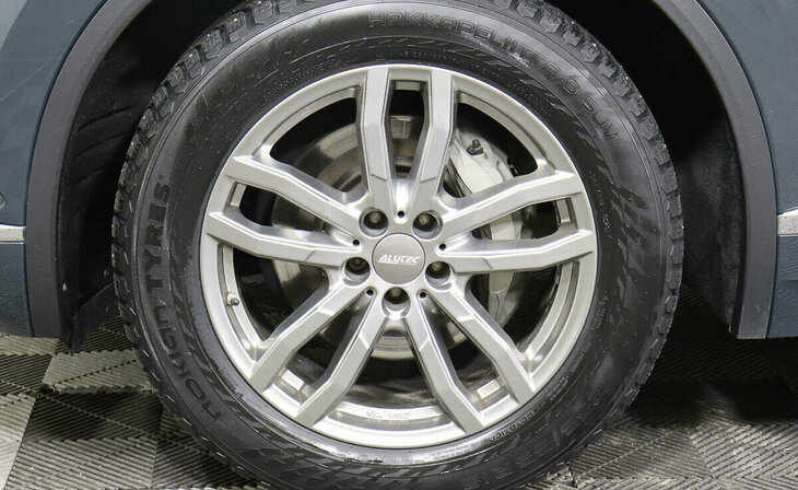 Volkswagen Touareg - Фото 6