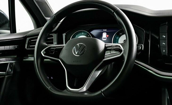 Volkswagen Touareg - Фото 12