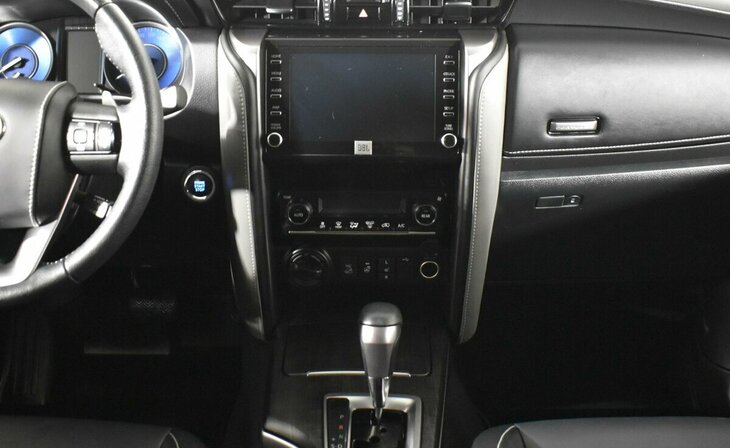 Toyota Fortuner - Фото 10