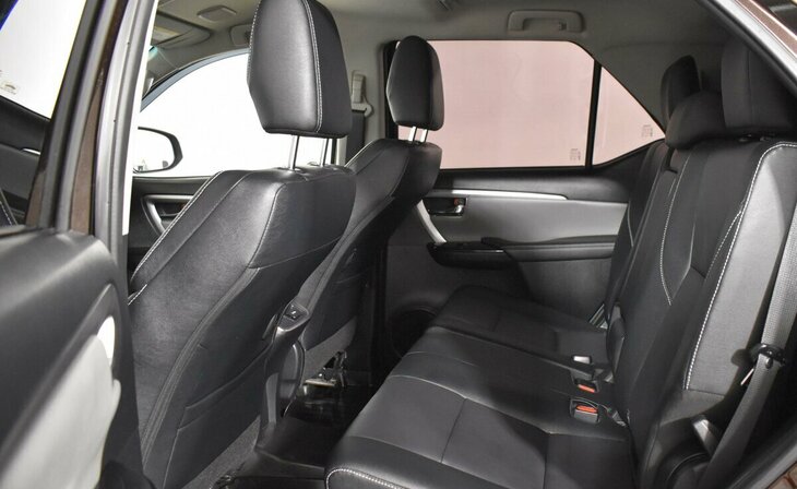 Toyota Fortuner - Фото 11