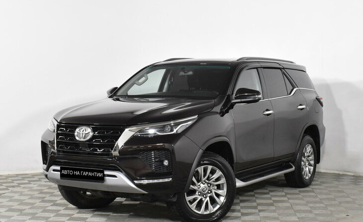 Toyota Fortuner - Фото 0