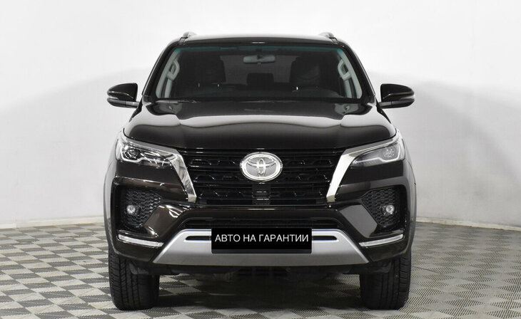 Toyota Fortuner - Фото 1