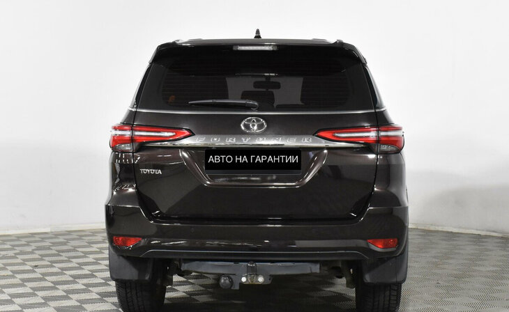 Toyota Fortuner - Фото 3