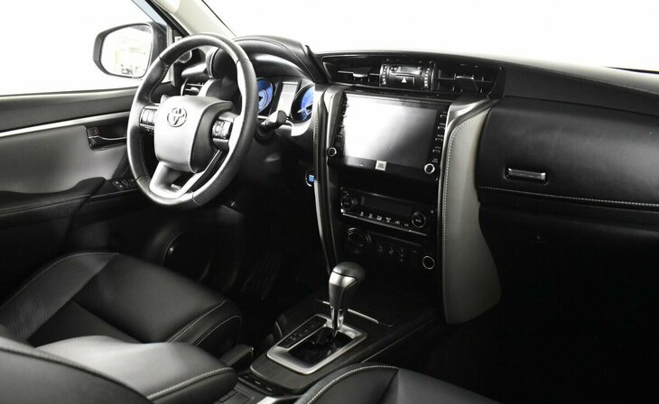 Toyota Fortuner - Фото 7