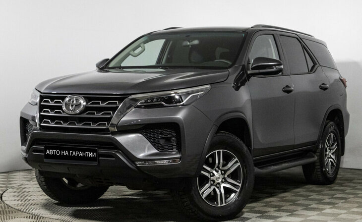 Toyota Fortuner - Фото 0
