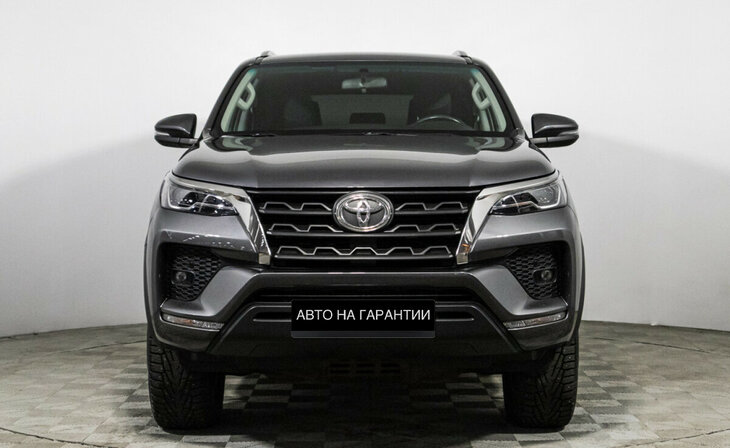Toyota Fortuner - Фото 1