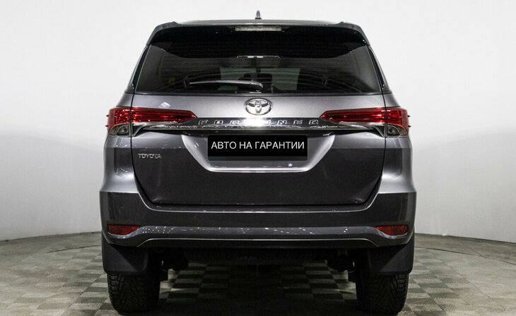 Toyota Fortuner - Фото 3
