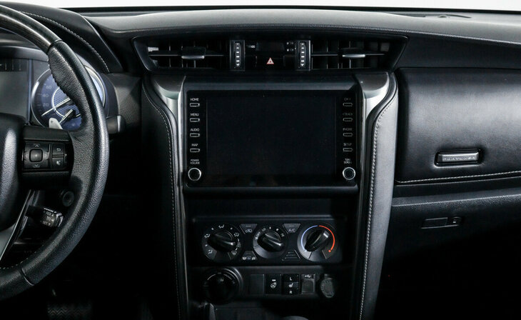 Toyota Fortuner - Фото 9
