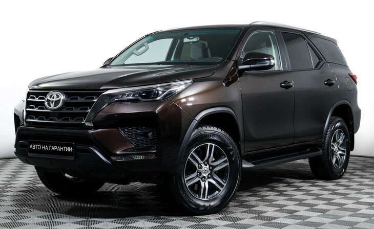 Toyota Fortuner - Фото 0