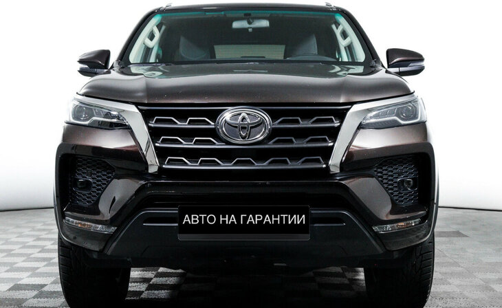 Toyota Fortuner - Фото 1