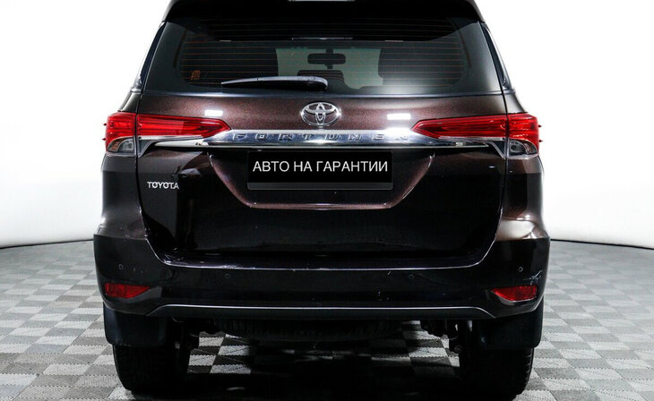 Toyota Fortuner - Фото 3