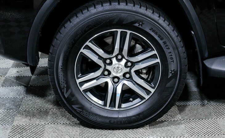 Toyota Fortuner - Фото 5