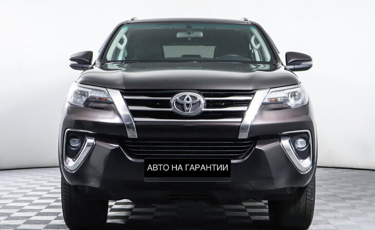 Toyota Fortuner - Фото 1