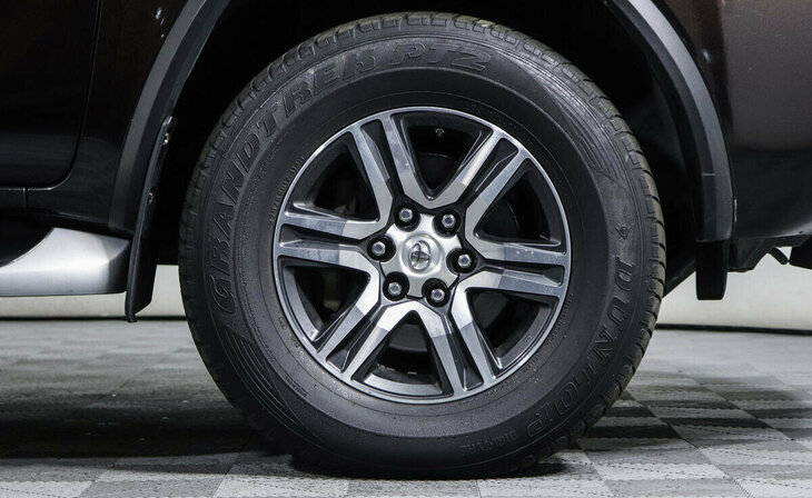 Toyota Fortuner - Фото 4