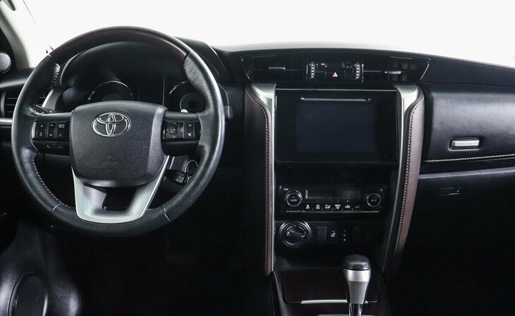 Toyota Fortuner - Фото 7