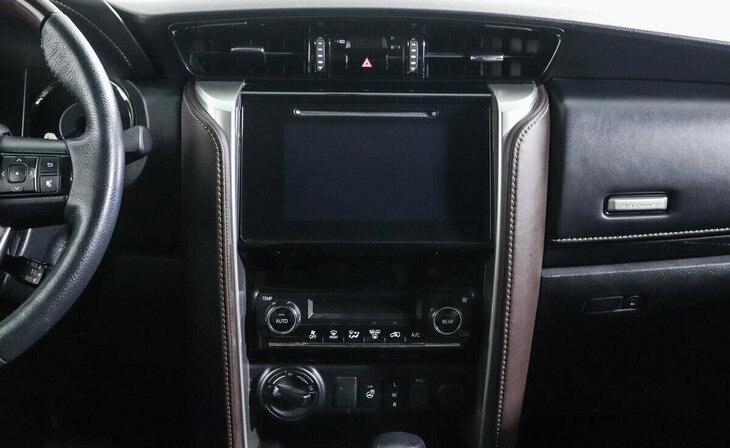 Toyota Fortuner - Фото 8