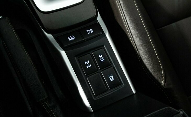 Toyota Fortuner - Фото 11