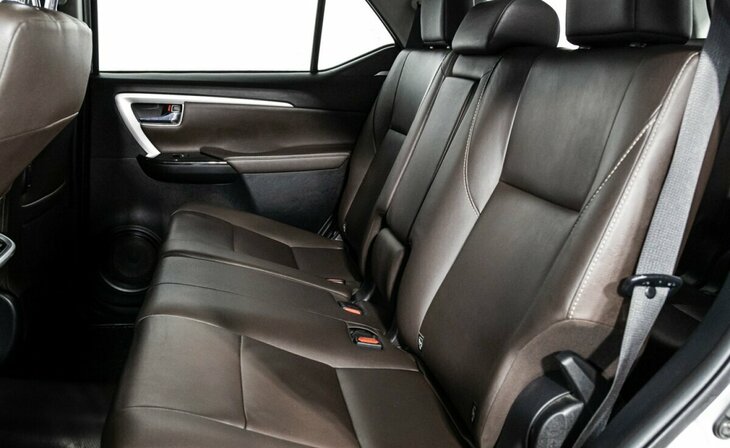 Toyota Fortuner - Фото 15