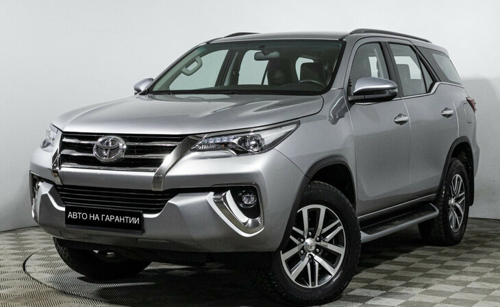 Toyota Fortuner - Фото 0