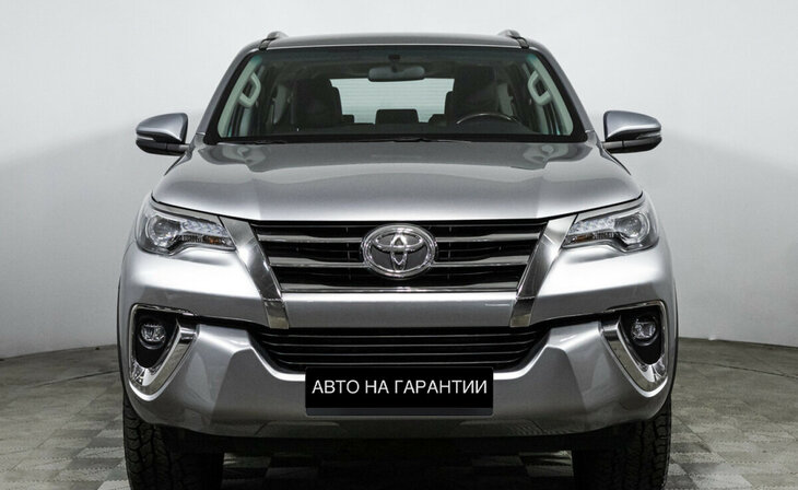 Toyota Fortuner - Фото 1