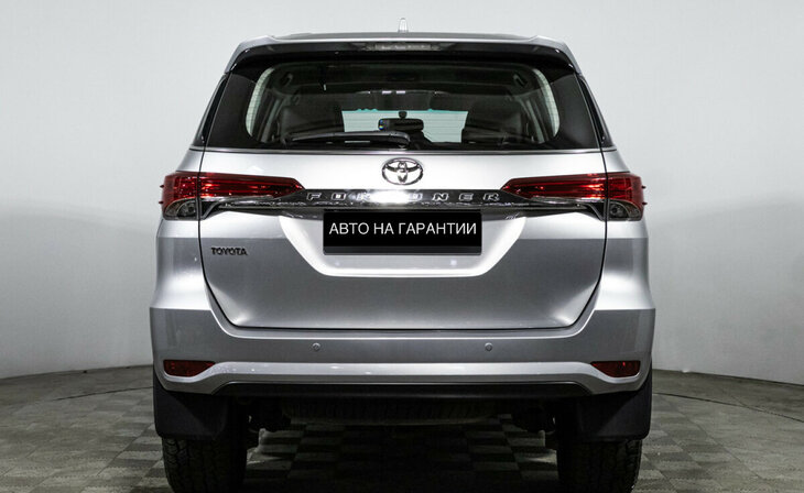 Toyota Fortuner - Фото 3