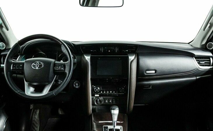Toyota Fortuner - Фото 5