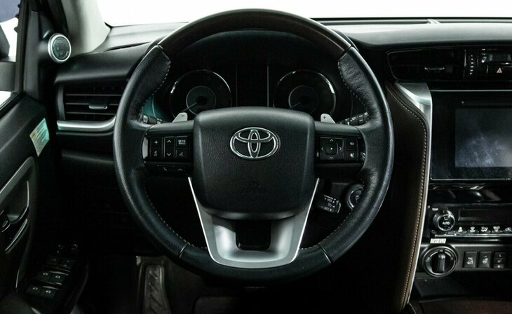 Toyota Fortuner - Фото 7