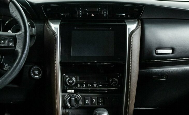 Toyota Fortuner - Фото 8
