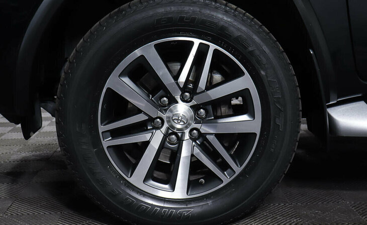 Toyota Fortuner - Фото 9