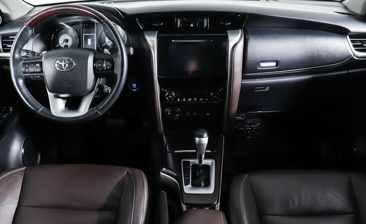 Toyota Fortuner - Фото 11