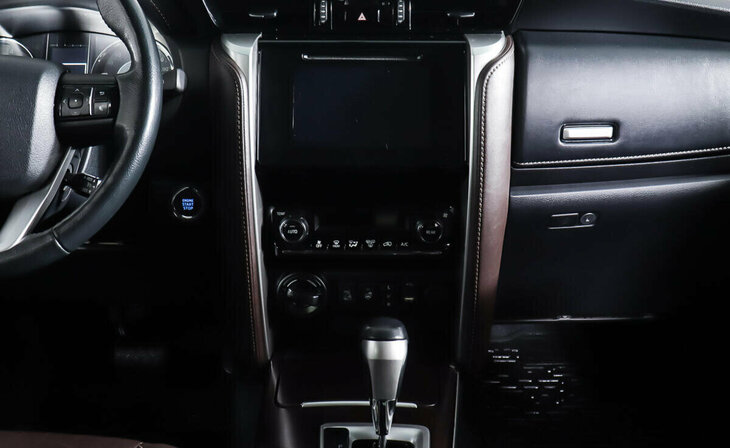 Toyota Fortuner - Фото 14